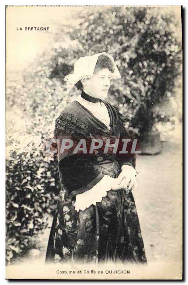 CPA Folklore Costume et coiffe de Quiberon 