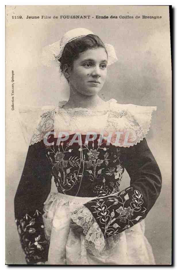 CPA Folklore Jeune fille de Fouesnant 