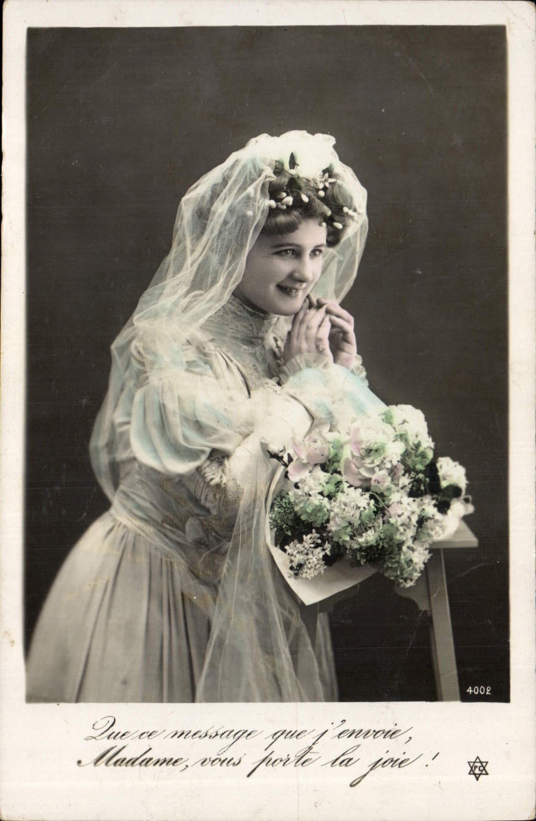 Jeune mariée — avec texte imprimé et floral — éditeur anonyme, n° 4002