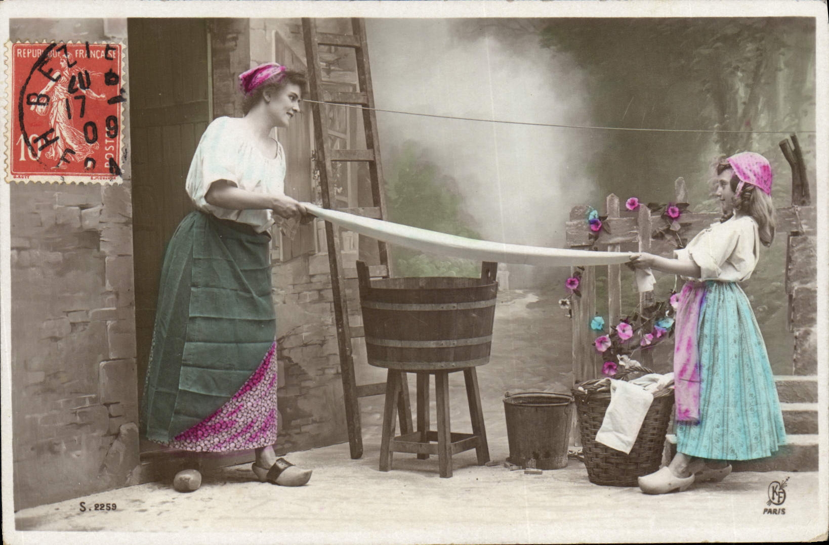 Femmes lavant du linge — scène de village — S. 2259, Paris