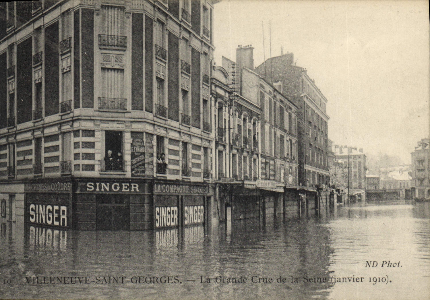 CPA Villeneuve Saint Georges La grande Crue de la Seine Janvier 1910 Singer 