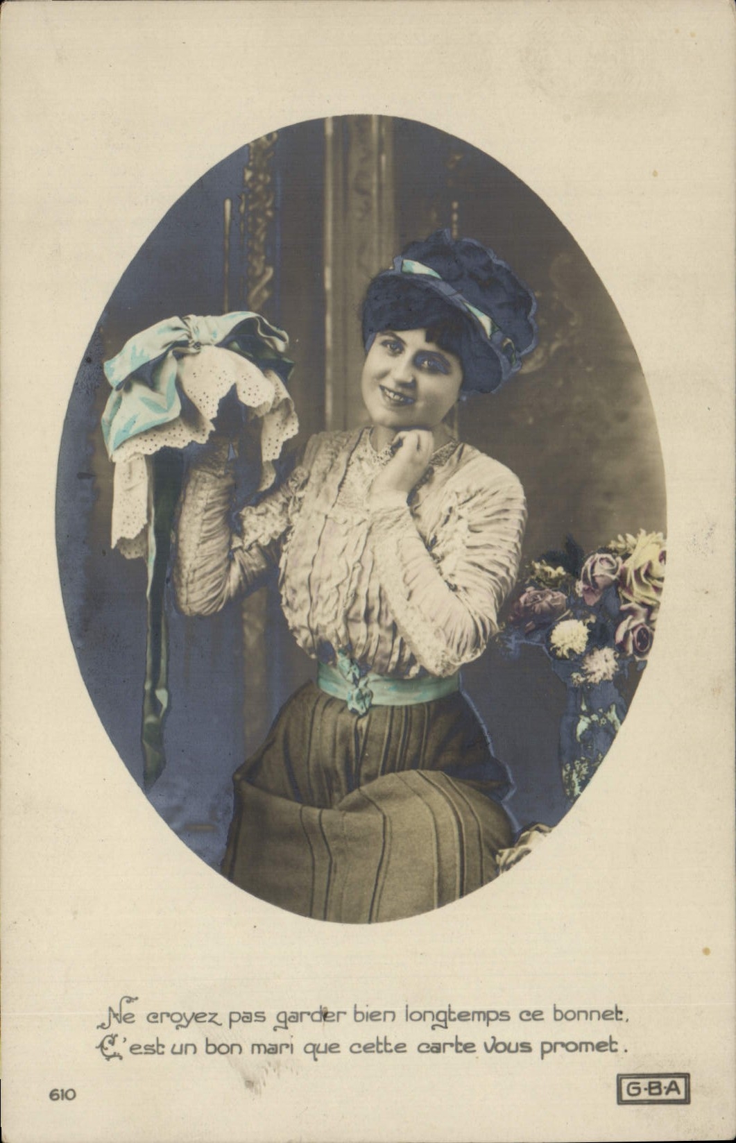 Femme en chapeau — carte de souhait de mariage — G-BA n°610