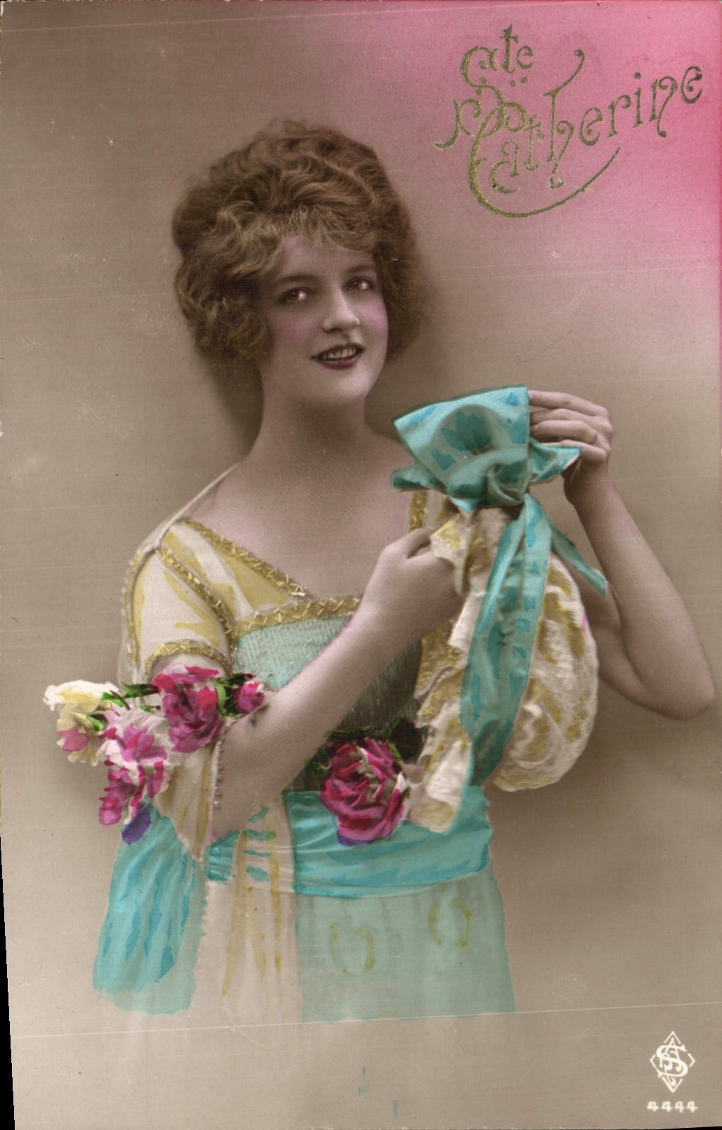 CPA Fantaisie Ste Catherine Bonnet Femme 