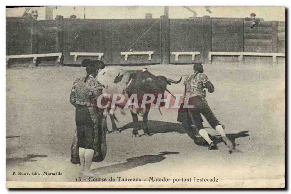 CPA Corrida Course de taureaux Matador portant l'estocade 