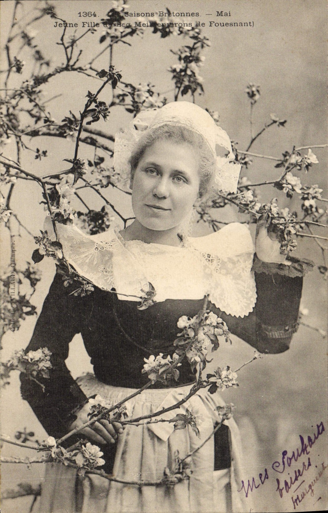 CPA Folklore Mai Jeune fille de Beg Meil Environs de Fouesnant 