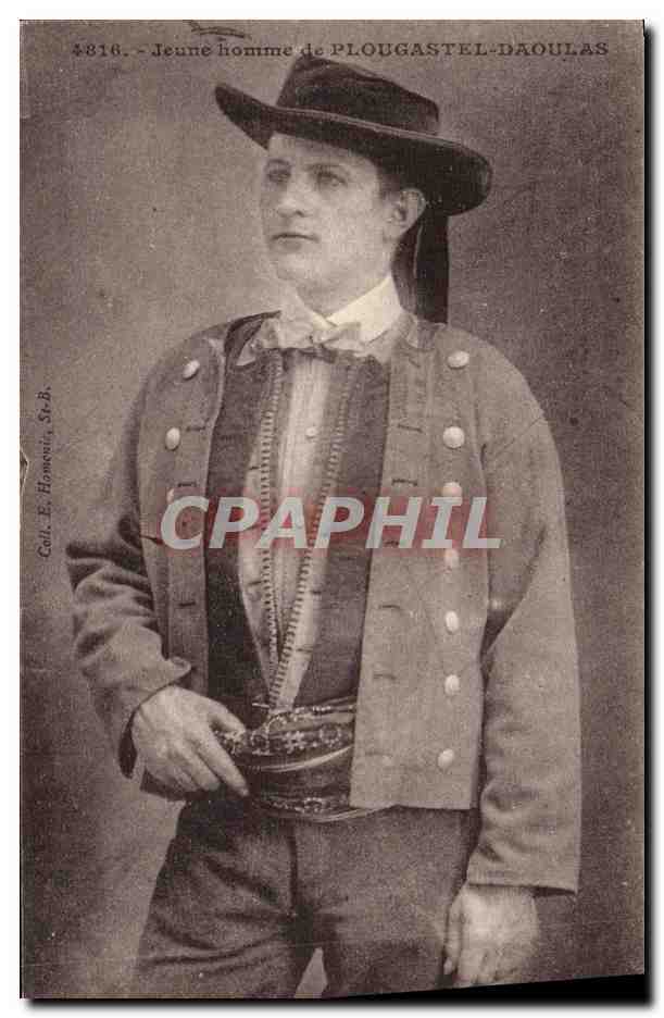 CPA Folklore Jeune homme de Plougastel Daoulas 