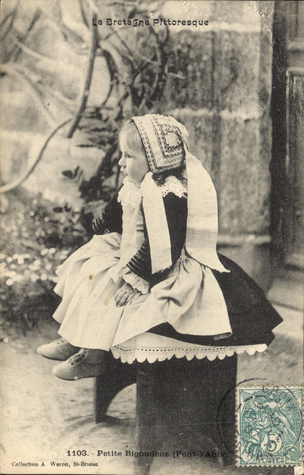 CPA Folklore Petite Bigoudene Pont L'Abbe Enfant 