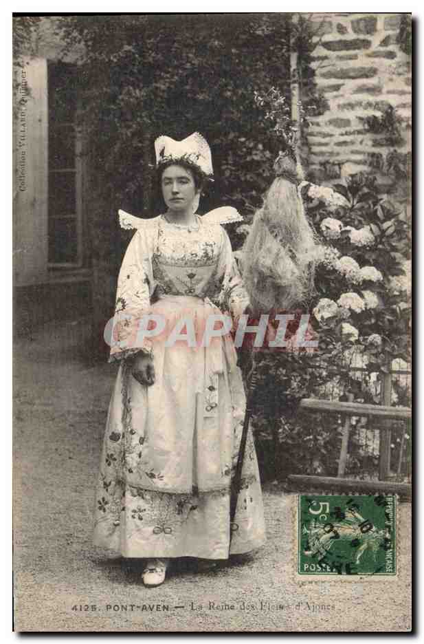 CPA Folklore Pont Aven La reine des fleurs d'ajoncs