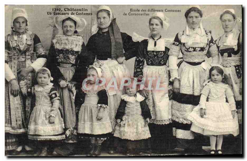 CPA Folklore Chateaulin Un concours de costumes