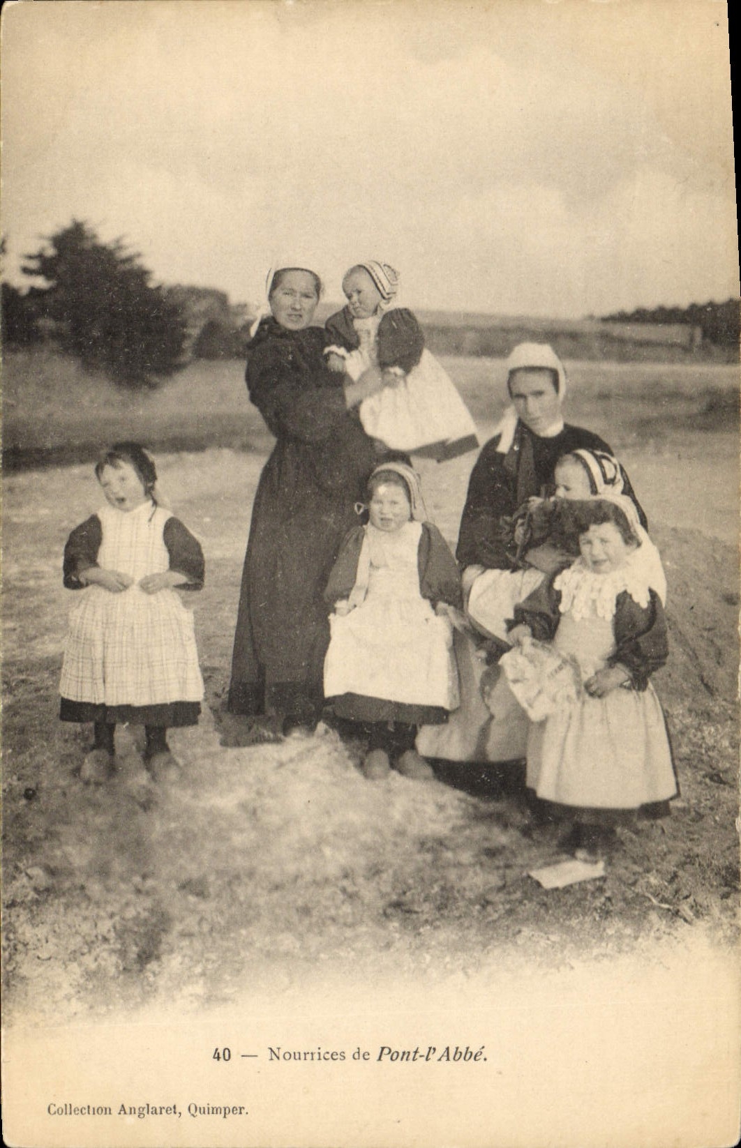 CPA Folklore Nourrices de Pont L'Abbe 