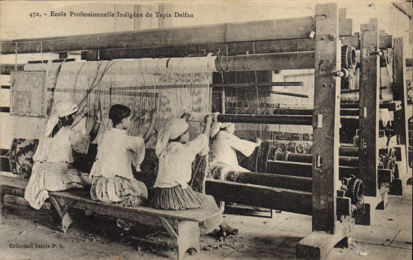 CPA Ecole Professionnelle indigene de tapis Delfau Tapisserie 