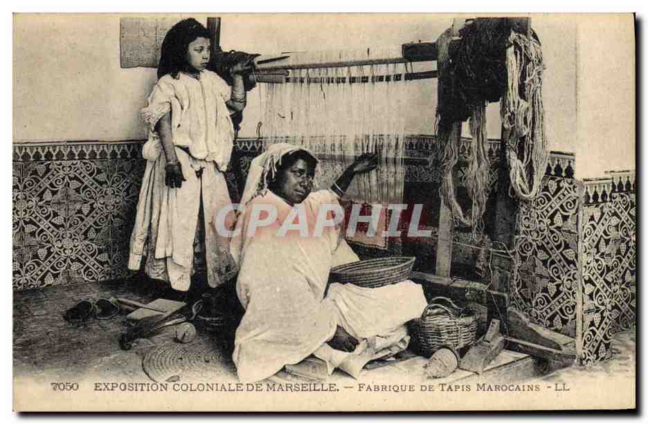 CPA Exposition coloniale de Marseille Fabrique de tapis marocains Tapisserie 
