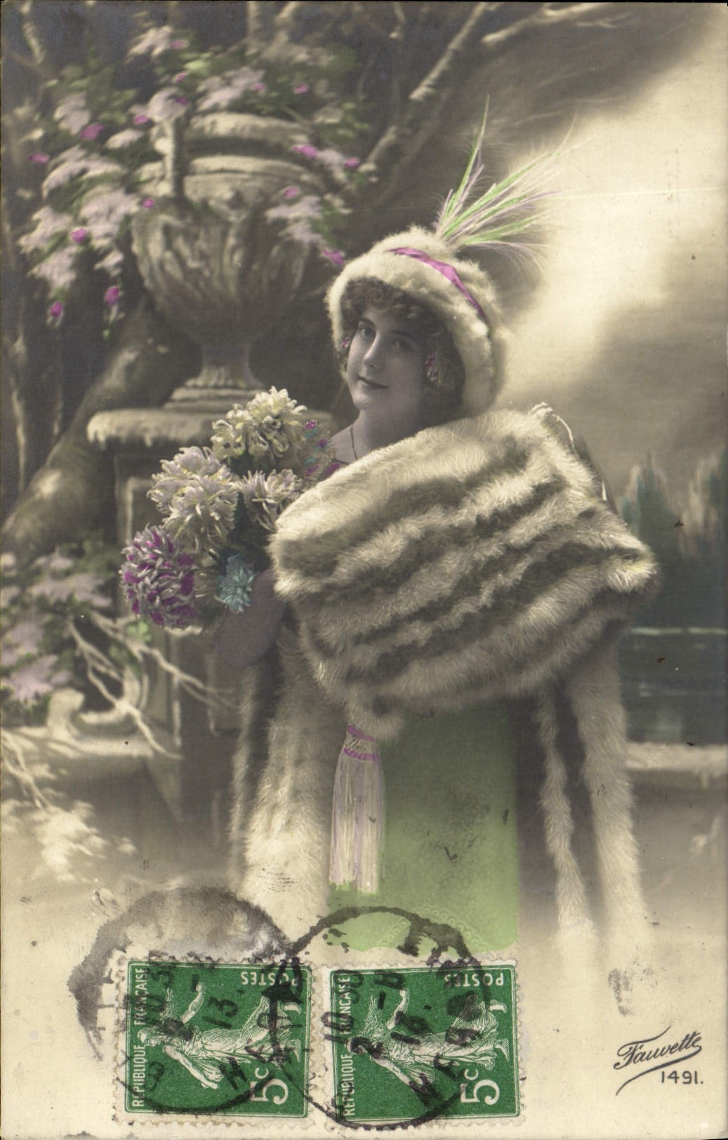Jeune femme en fourrure — portrait — Fauwellt 1491