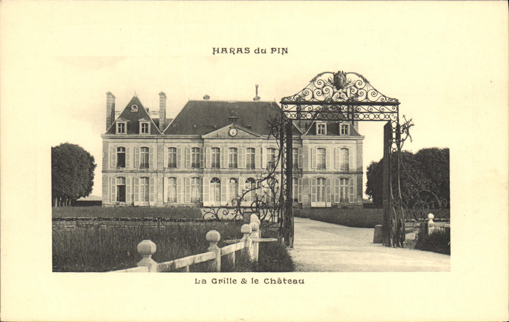 Le Château et la grille du Haras du Pin — Haras du Pin, Orne