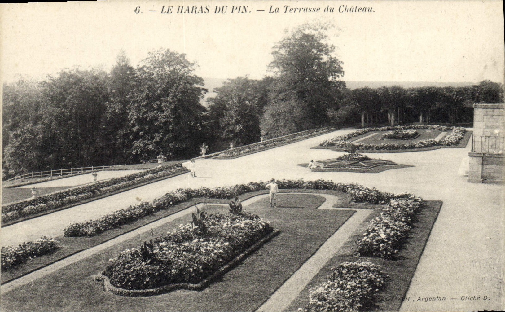Le Haras du Pin — La Terrasse du Château — Éditeur : Cliché D., Argentan