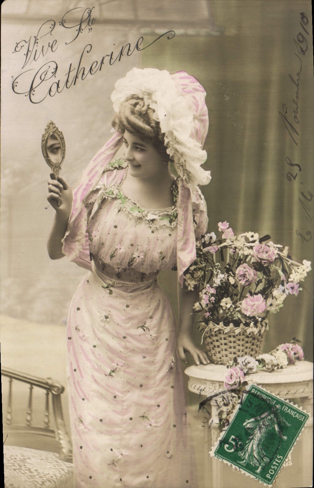 CPA Fantaisie Femme Bonnet Ste Catherine