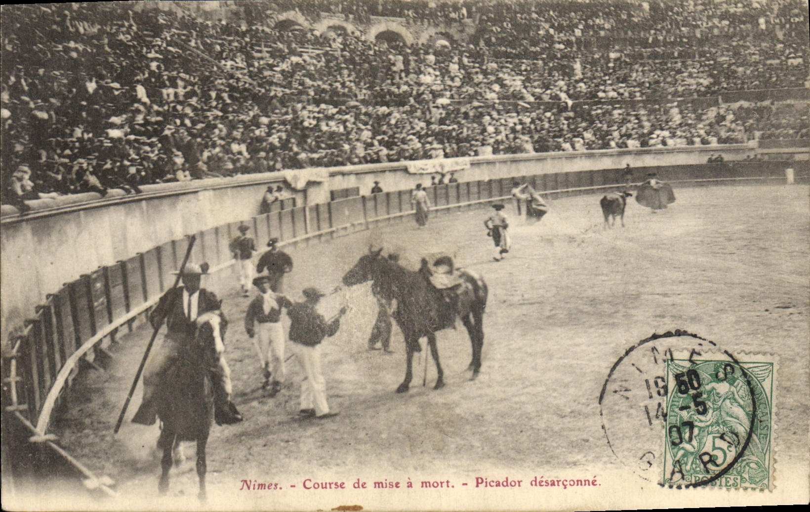 Nîmes - Course de mise à mort - Picador désarçonné