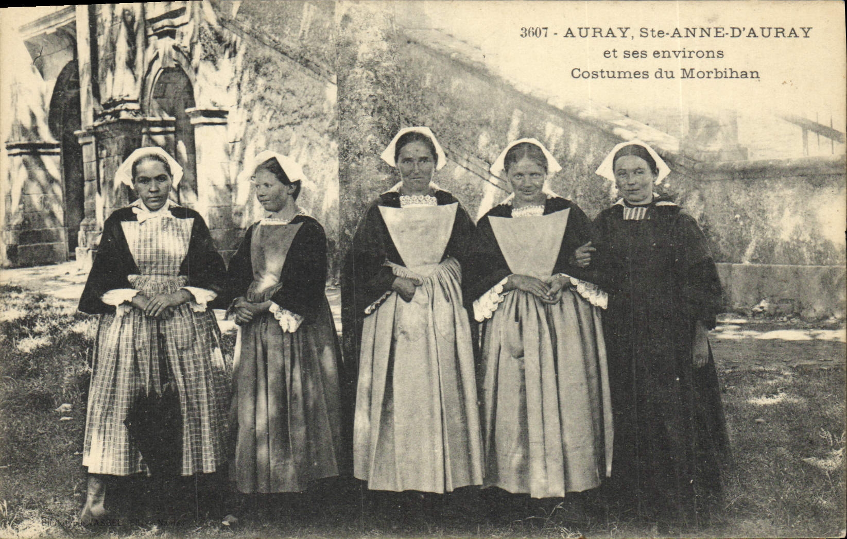 CPA Folklore Aubay Ste Anne d'Auray et ses environs Costumes en Morbihan 