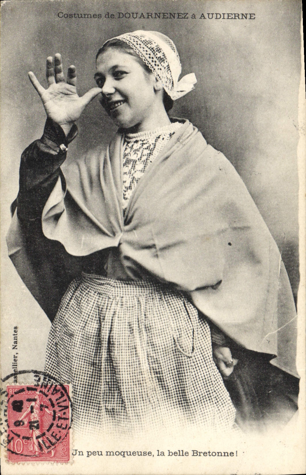 CPA Folklore Costumes de Douarnenez a Audierne 