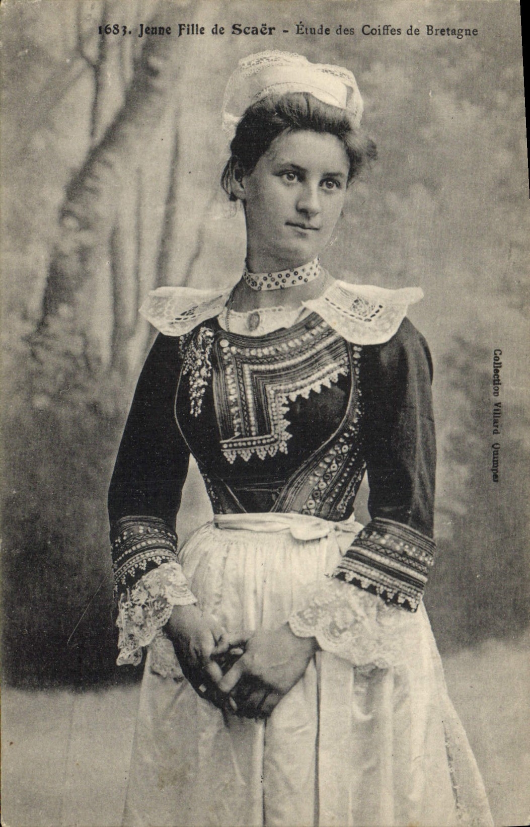 CPA Folklore Jeune fille de Scaer 