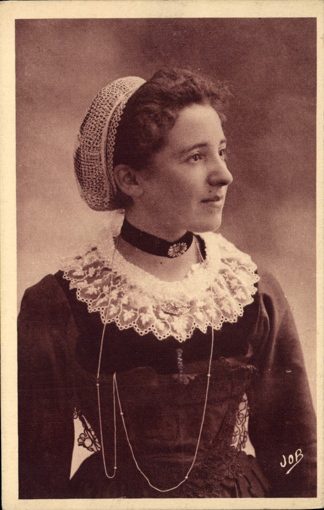 CPA Folklore Costume de Huelgoat et Carhaix Etude de la coiffe 