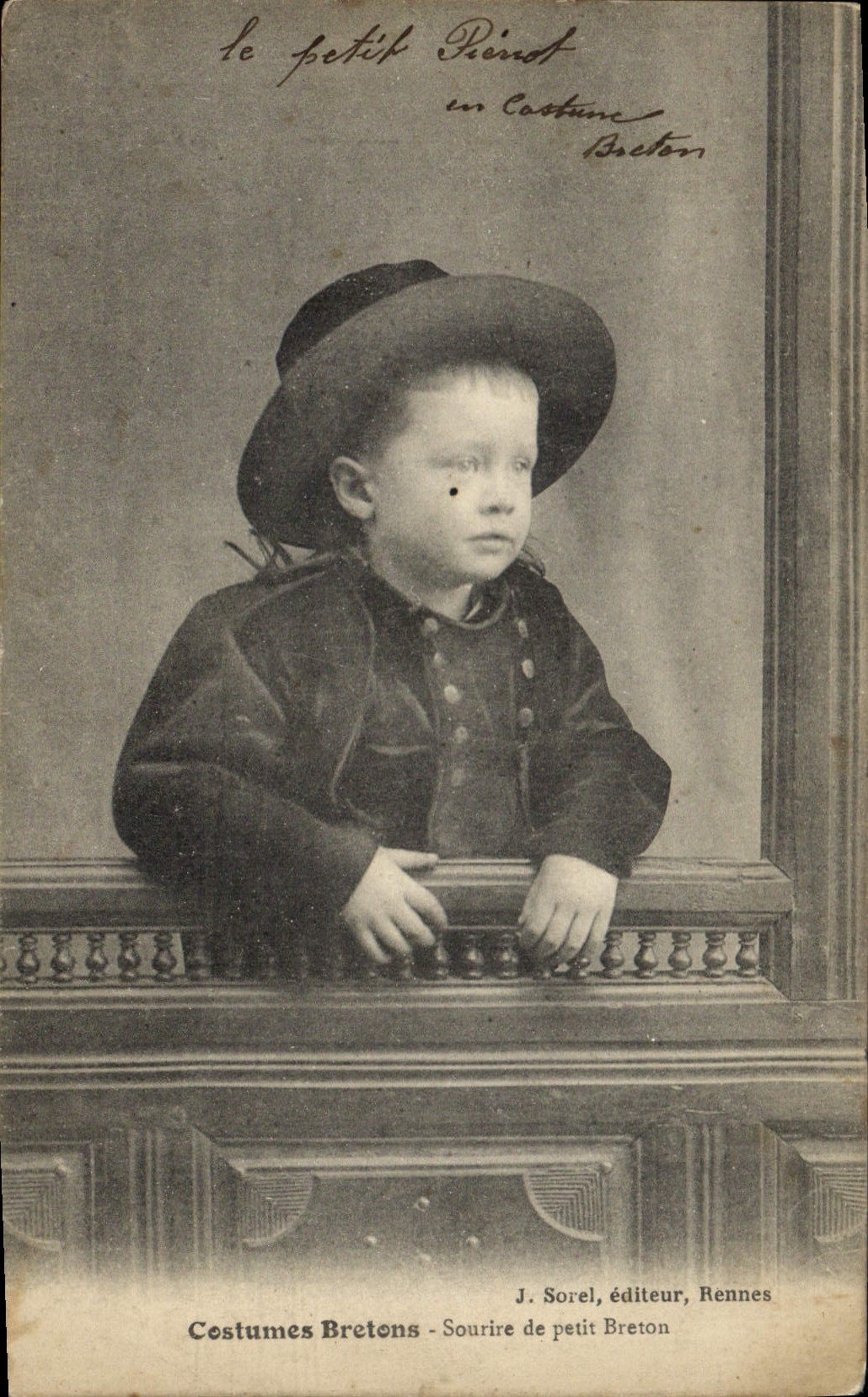 CPA Folklore Costumes bretons Sourire du Petit Breton 