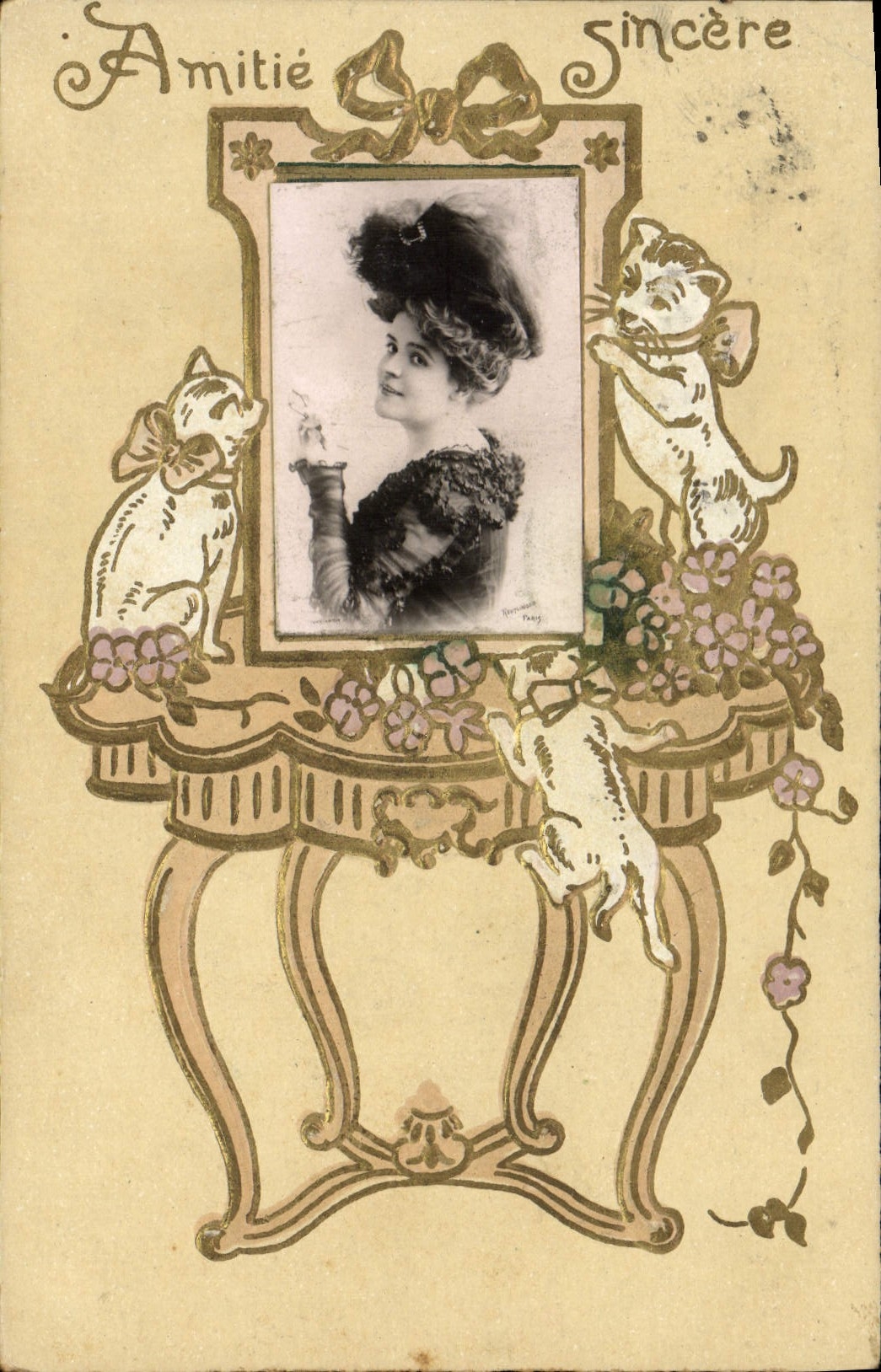 Femme en chapeau — carte postale décorée de chats — éditeur S. H. C. (Photochrom)