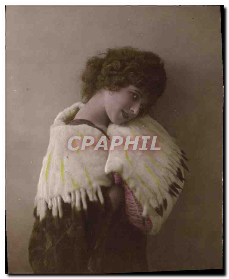 CPA Fantaisie Femme Fourrure 