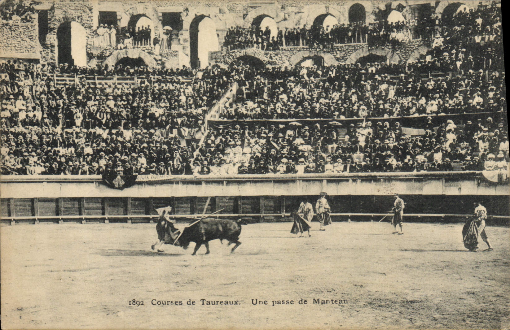 Courses de Taureaux — Une passe de Manteau — 1892