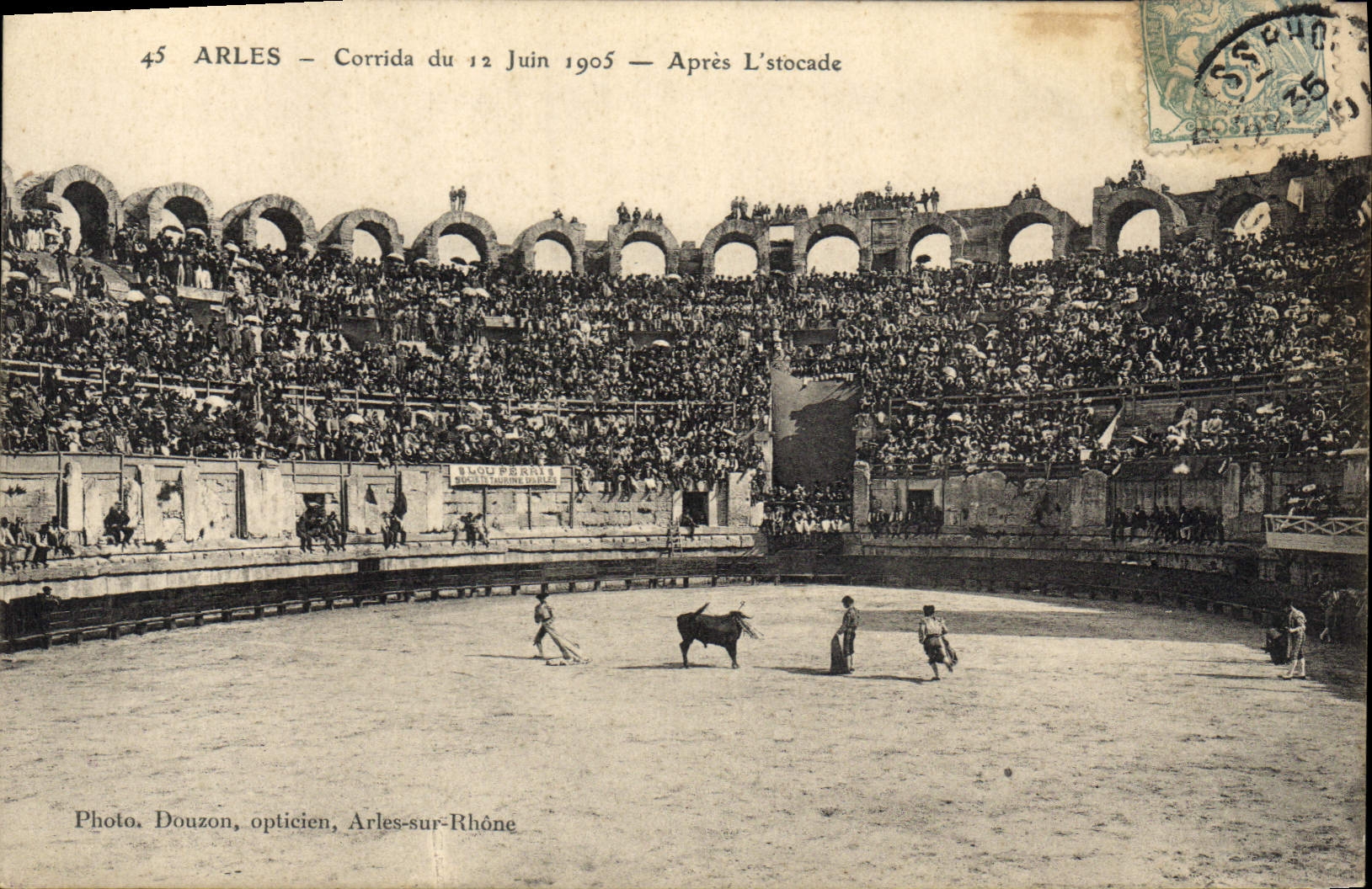 Arles — Corrida del 12 de Junio de 1905 — Después de la Estocada — Foto Douzon, óptico, Arles-sur-Rhône