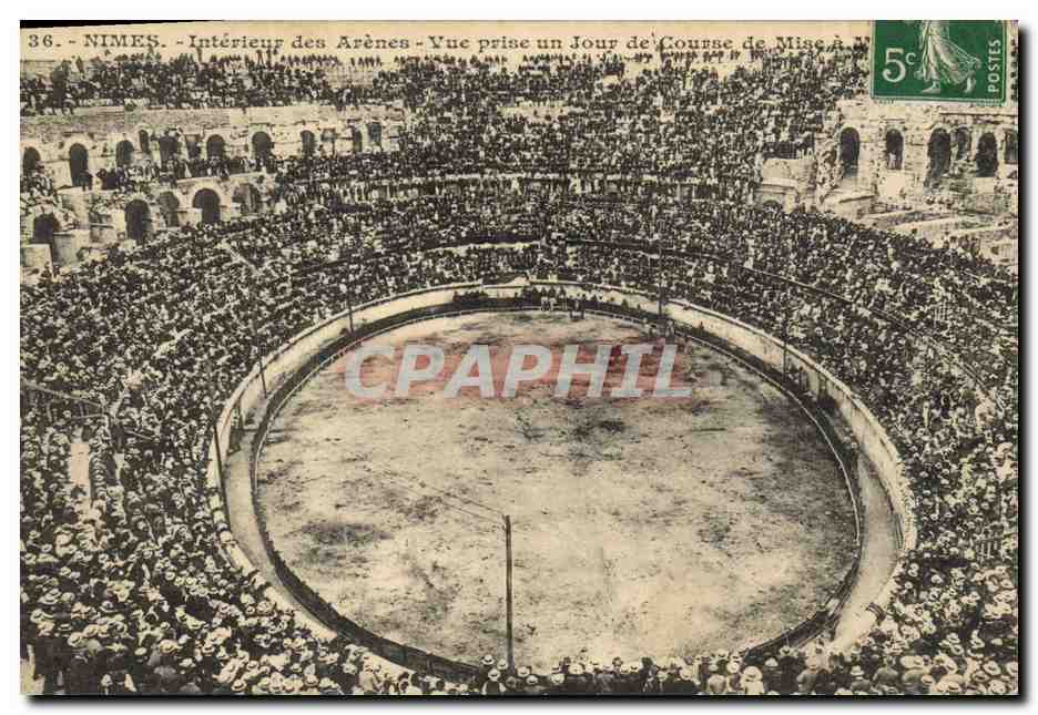 Nîmes - Intérieur des Arènes - Vue prise un Jour de Course de Mise à