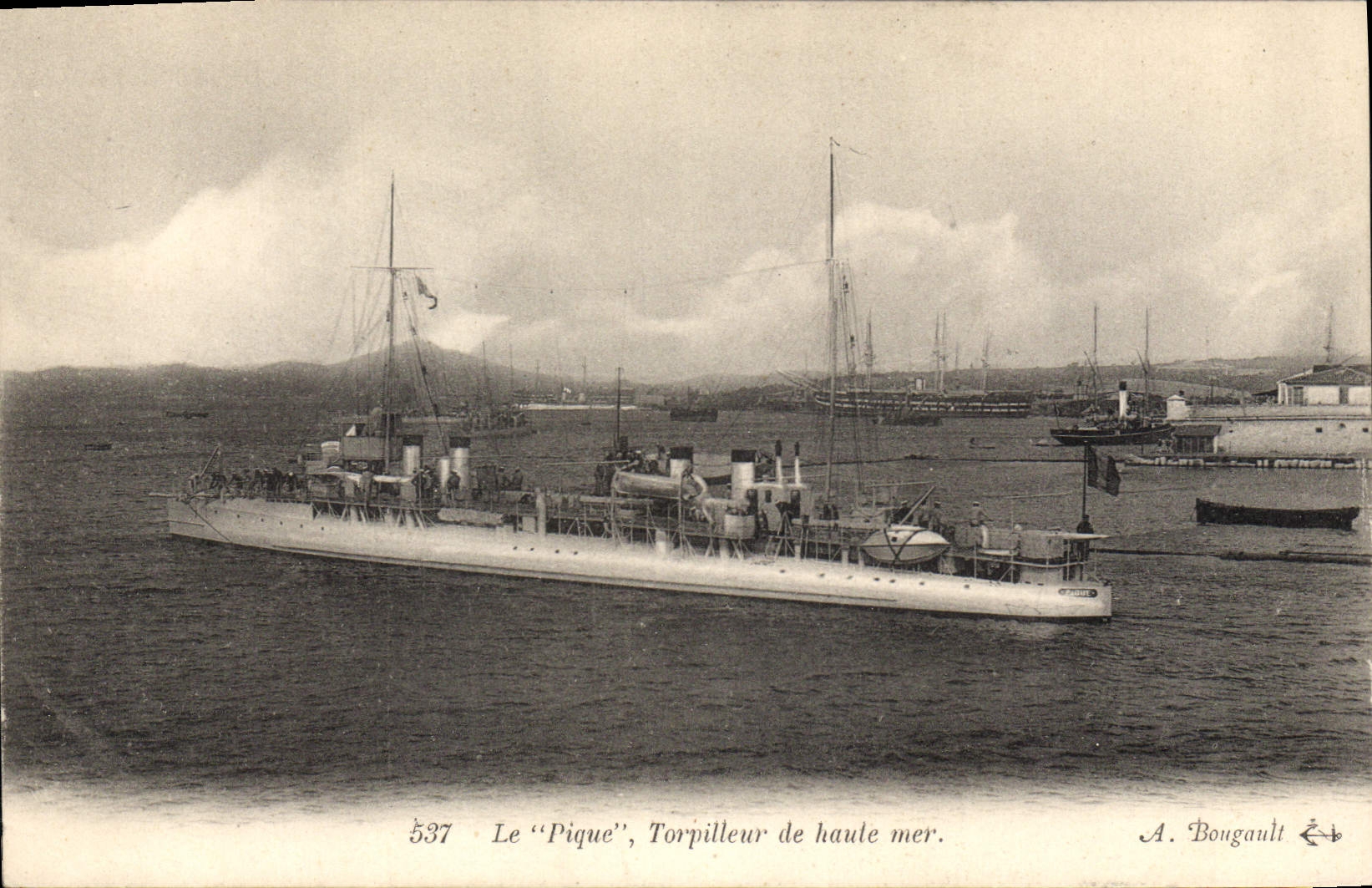 CPA Bateau de Guerre Le Pique Torpilleur en haute mer 
