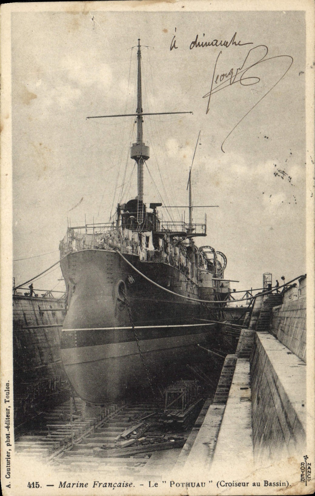 CPA Bateau de Guerre Le Pothuau Croiseur au bassin 