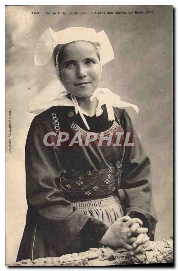 CPA Folklore Jeune fille de Gouezec 