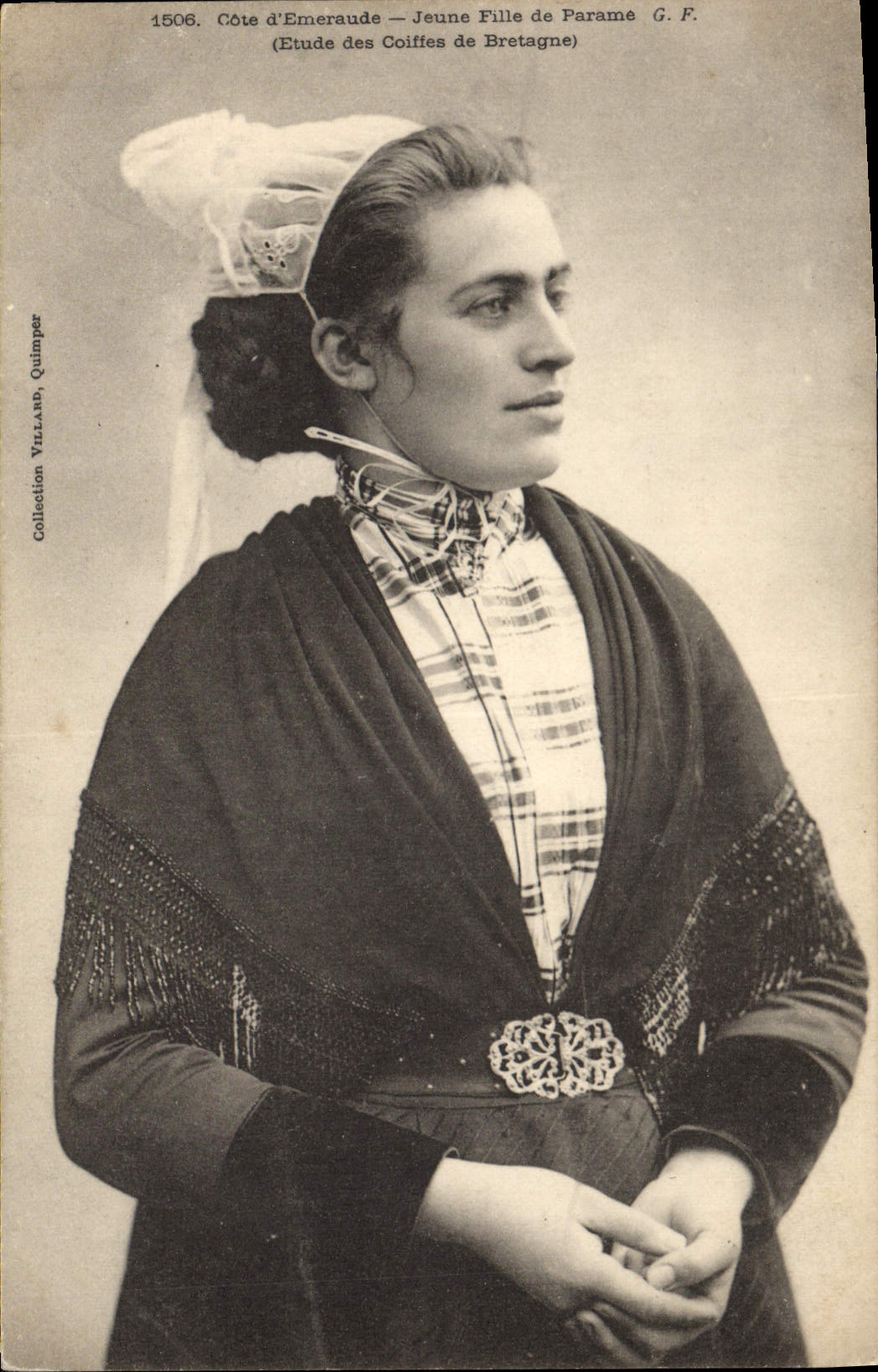 CPA Folklore Jeune fille de Parame 