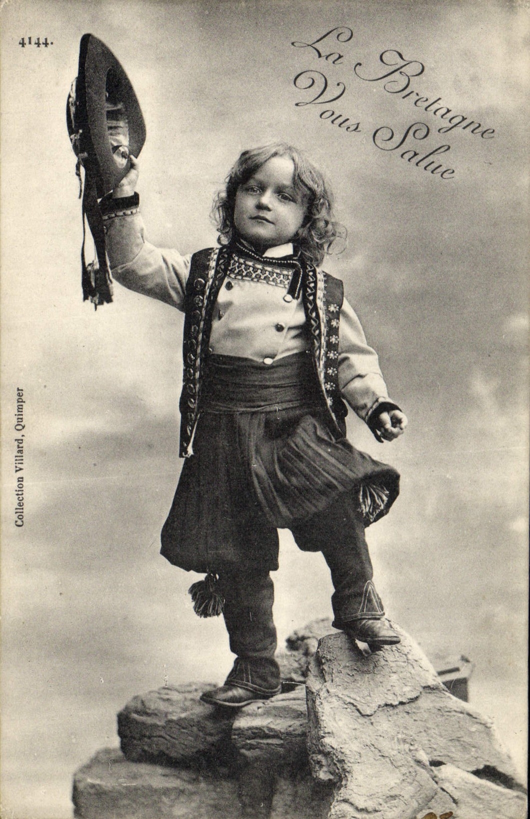 CPA Folklore Bretagne Enfant 