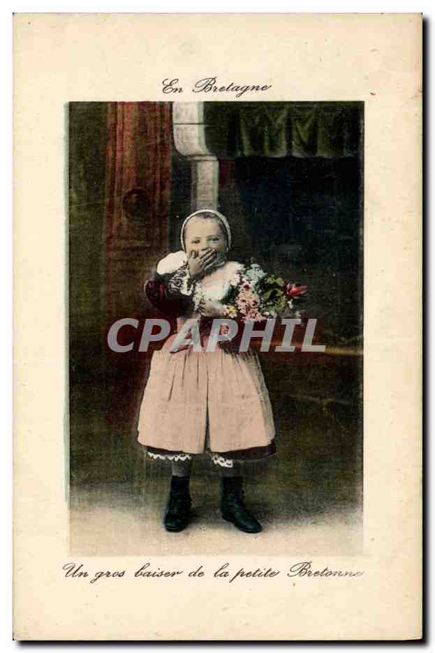 CPA Folklore Bretagne Un gros baiser de la petite bretonne 