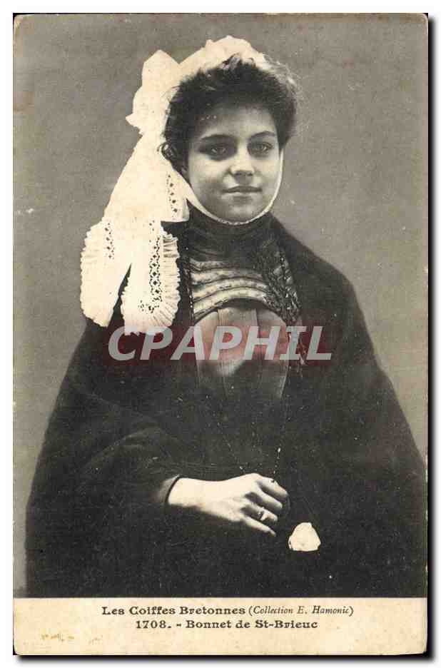 CPA Folklore Bonnet de St Brieuc 