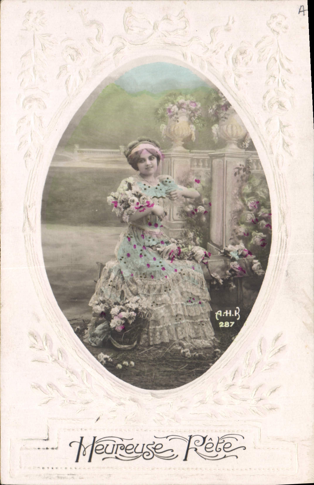 CPA Fantaisie Fleurs Femme 