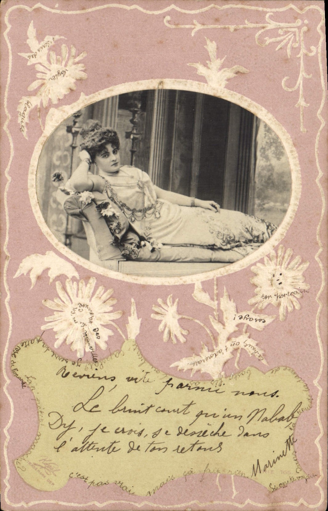 CPA Fantaisie Fleurs Femme 