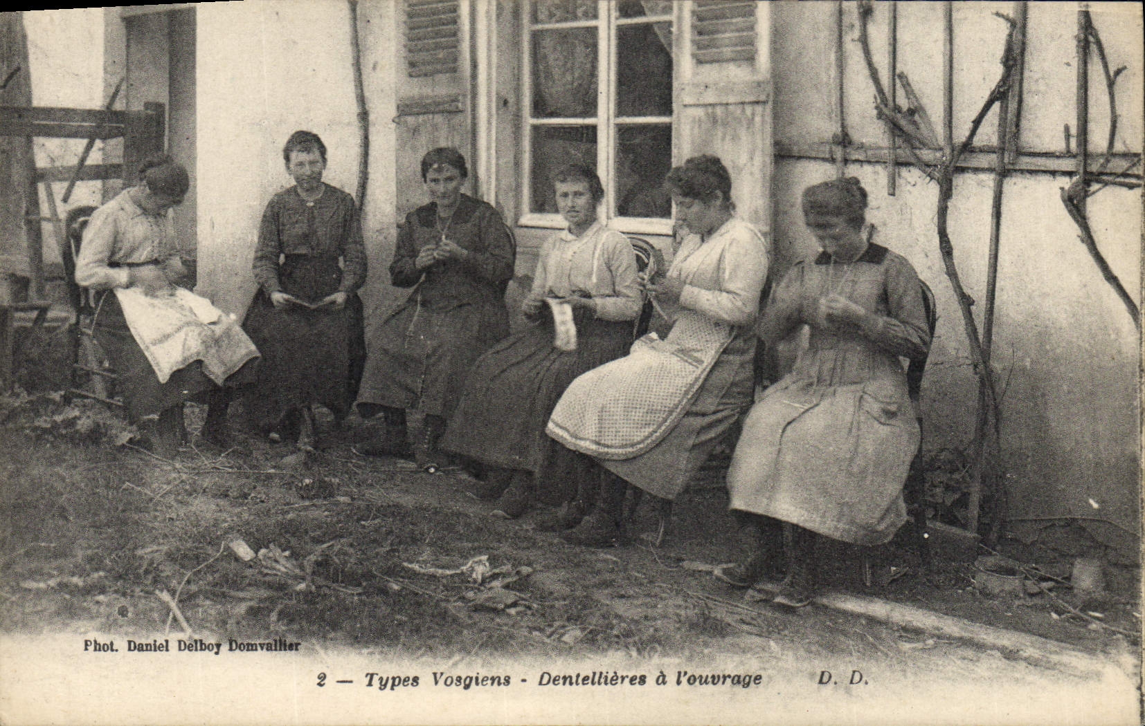 Dentellières à l'ouvrage — Types Vosgiens — Phot. Daniel Delbboy Domvaillier