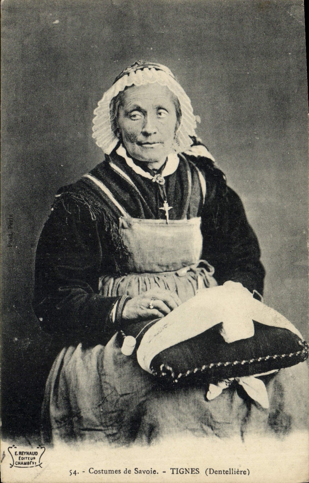 Tignes (Dentellière) — Costume de Savoie — E. Reynaud, Chambéry, n°54