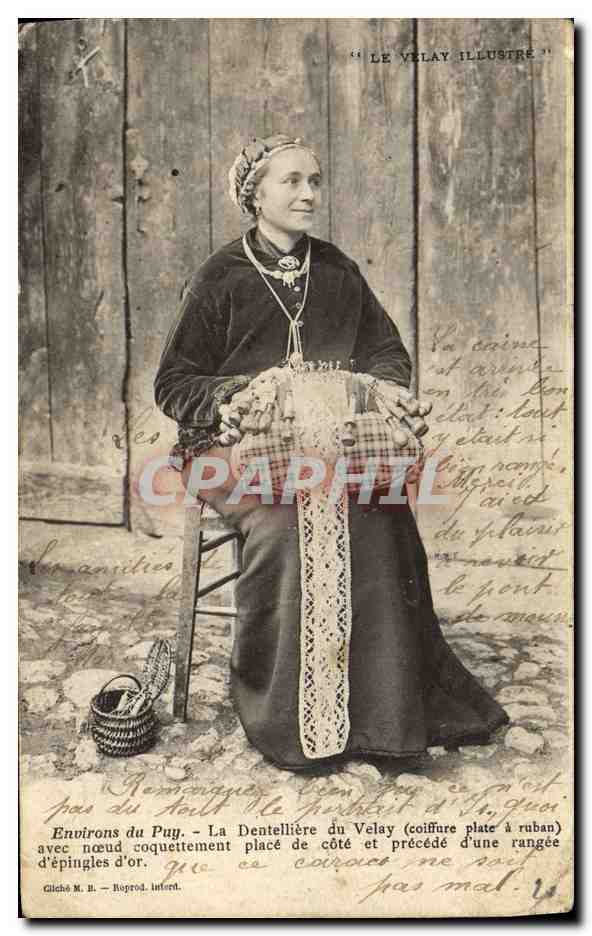 CPA Folklore Dentelle le Velay Environs du Puy La dentelliere du Velay 