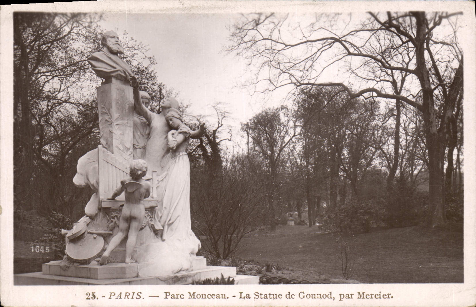 CPA Paris Parc Monceau La statue de Gounod par Mercier