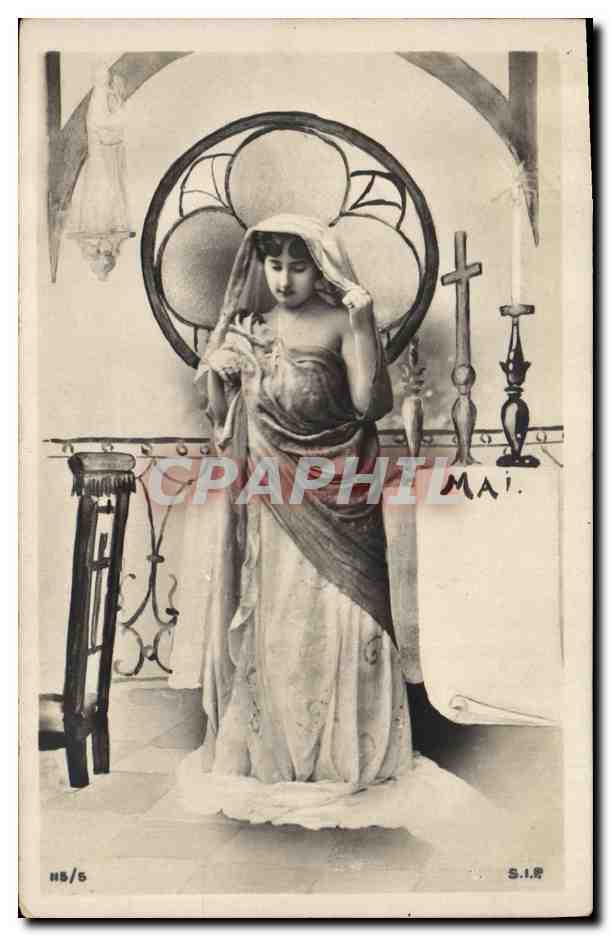 Femme en robe longue et voile — scène intérieure avec vitrail et chandeliers — HB/5, S.1.8