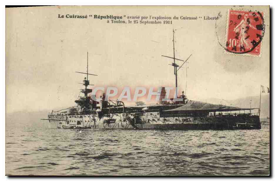 Le Cuirassé "République" à Toulon — avarié par l'explosion du Cuirassé "Liberté" le 25 septembre 1911 — éditeur non visible