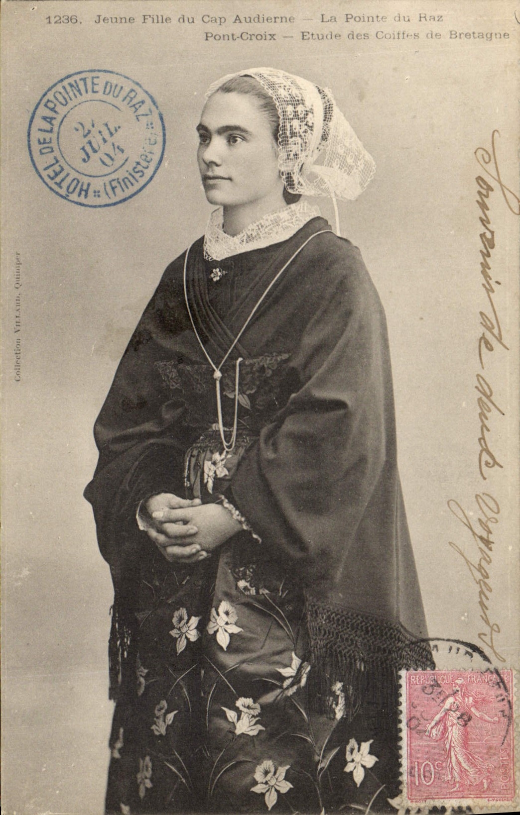 CPA Folklore Jeune fille du Cap Audierne La Pointe du Raz Pont Croix 