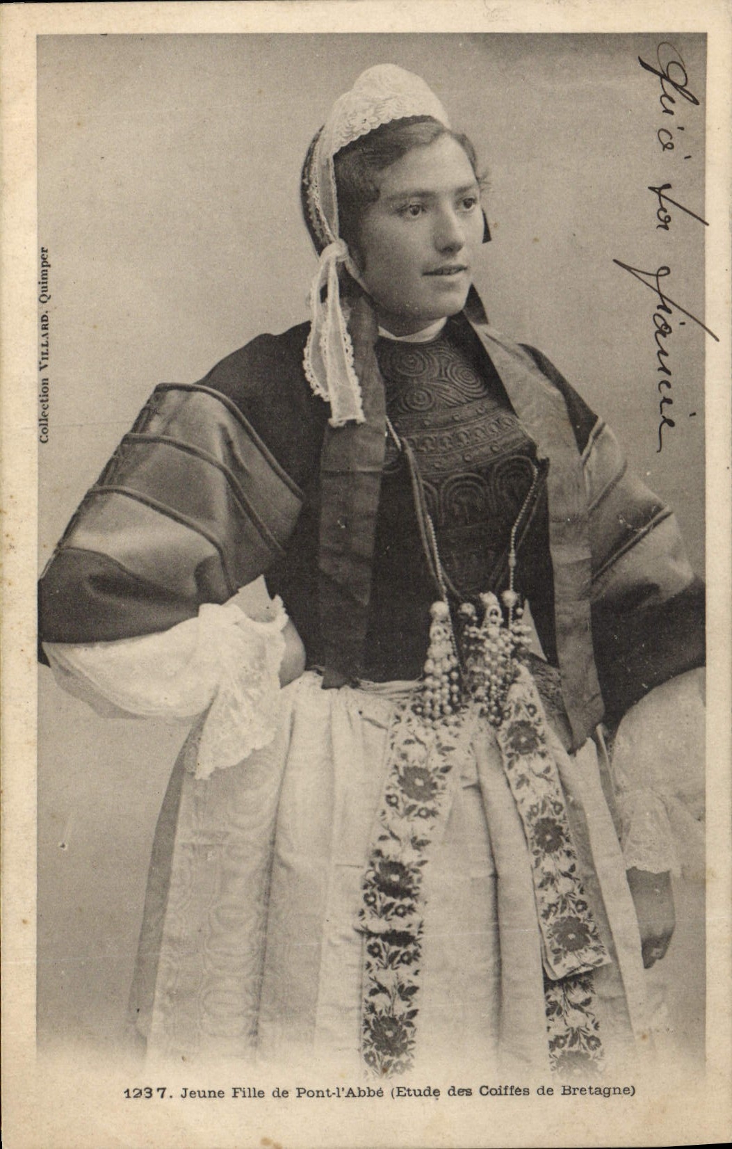 CPA Folklore Jeune fille de Pont L'Abbe 