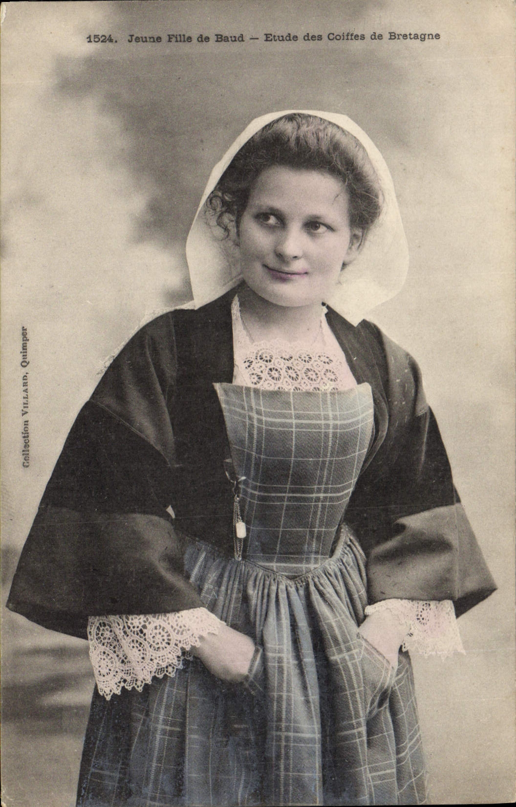 CPA Folklore Jeune fille de Baud 
