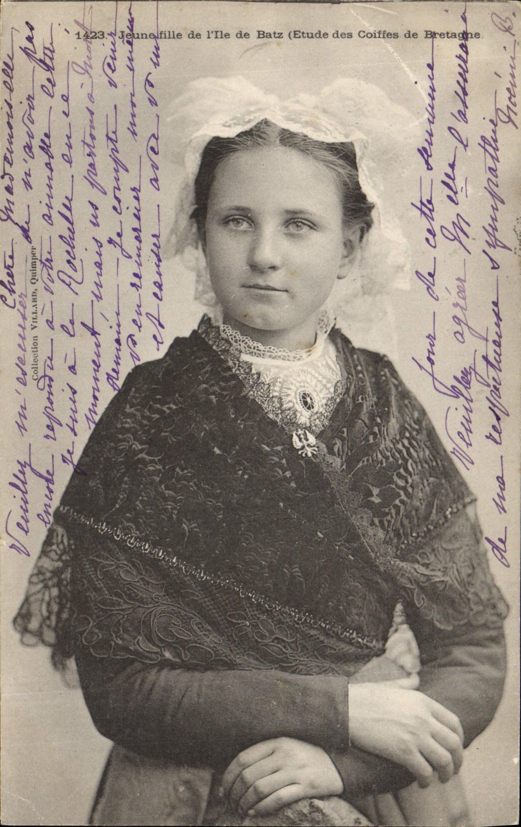 CPA Folklore Jeune fille de l'Ile de Batz 